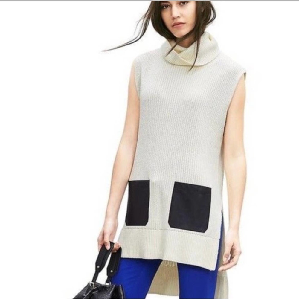 🍉 Banana Republic High Low Sleeveless Turtleneck